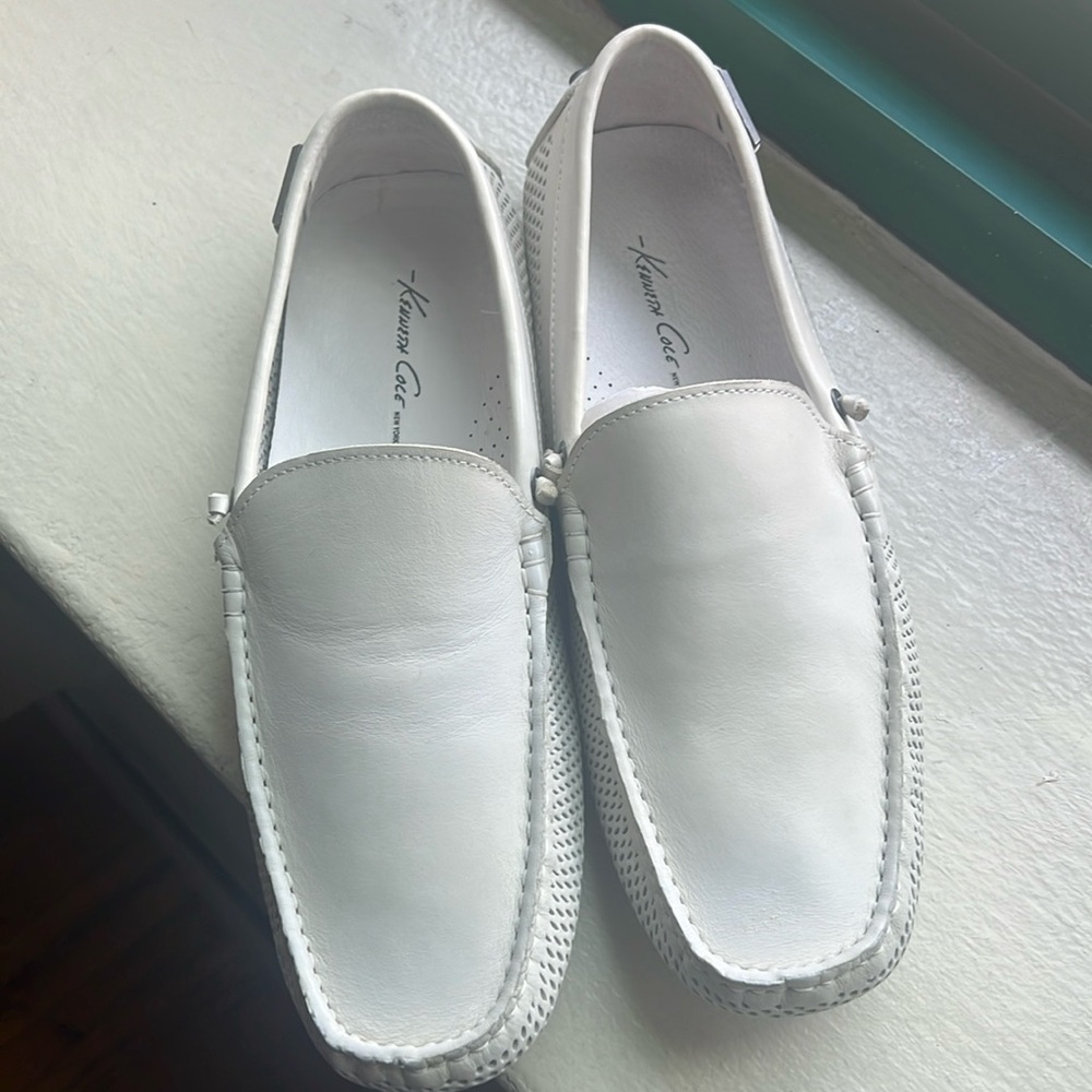Kenneth Cole white leather shoes run true to size